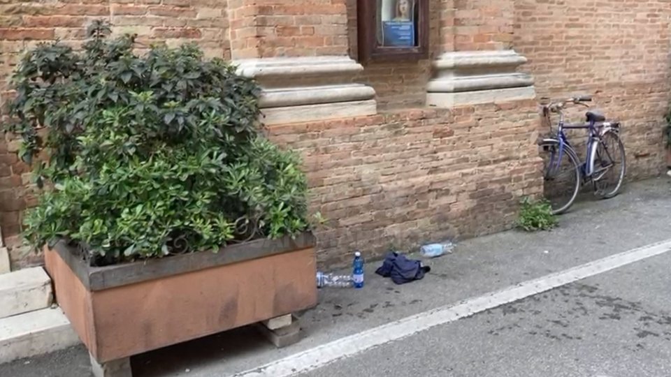Rimini: si igienizza con alcol e accende sigaretta: senzatetto avvolto dalle fiamme