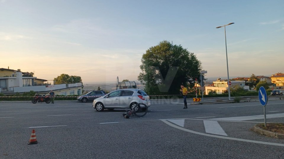 Scontro auto-bici a Domagnano, ciclista finisce al pronto soccorso