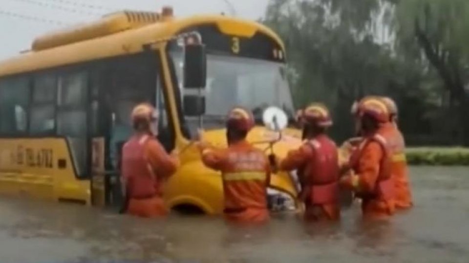 Maltempo e inondazioni in Cina: 12 morti nella metro di Zhengzhou