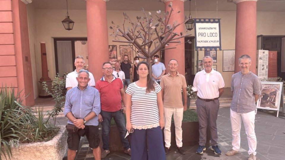 Santarcangelo: nuovo basamento per il ciliegio dedicato a Tonino Guerra