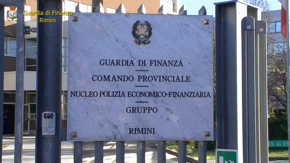 Droga: 7 chili di eroina nascosti in auto, arrestato a Rimini