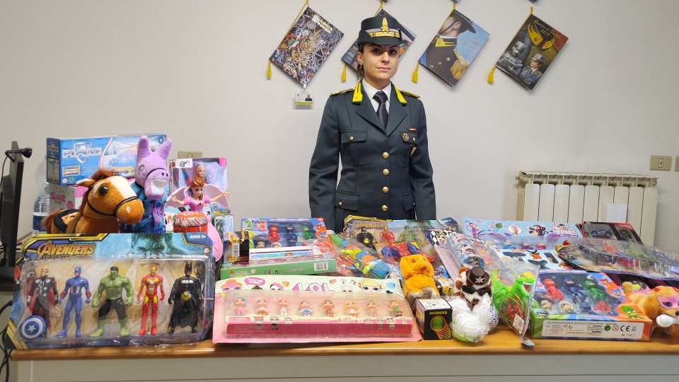 Rimini: sequestrati 5000 giocattoli e prodotti di Halloween non sicuri