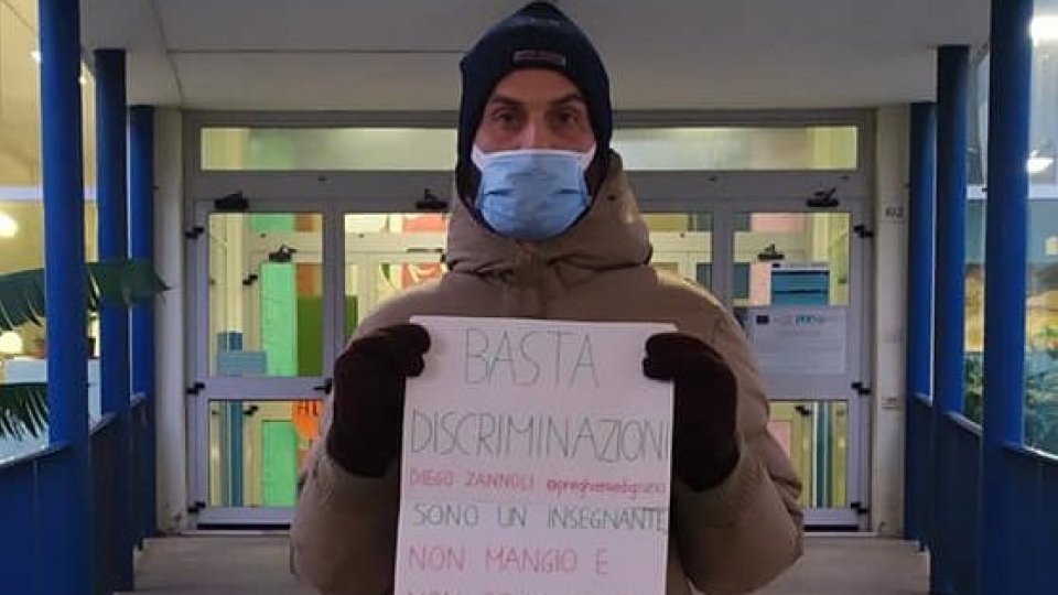 Settimo giorno di sciopero della fame per l'insegnate di Rimini