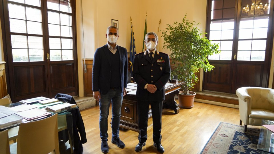 Il generale di Antonio Paparella ricevuto dal sindaco Jamil Sadegholvaad in residenza comunale
