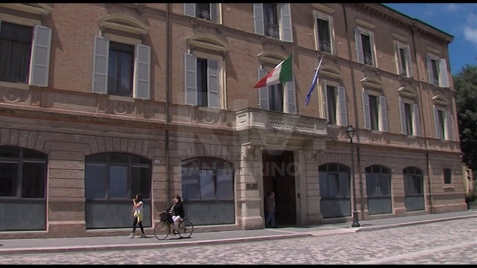 Rimini: cassiere sottrae mezzo milione alla banca