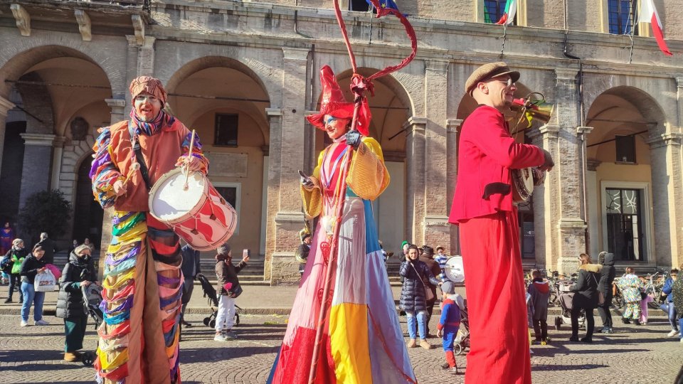 Color Coriandolo: il centro storico di Rimini si anima di maschere, musiche e spettacoli suggestivi