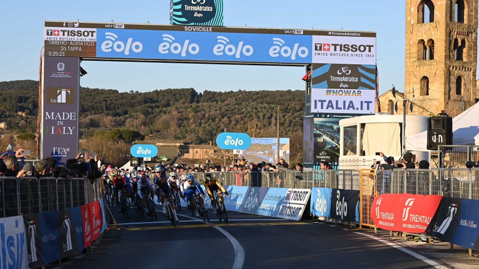 Tirreno-Adriatico: Merlier vince in volata, Ganna resta in vetta