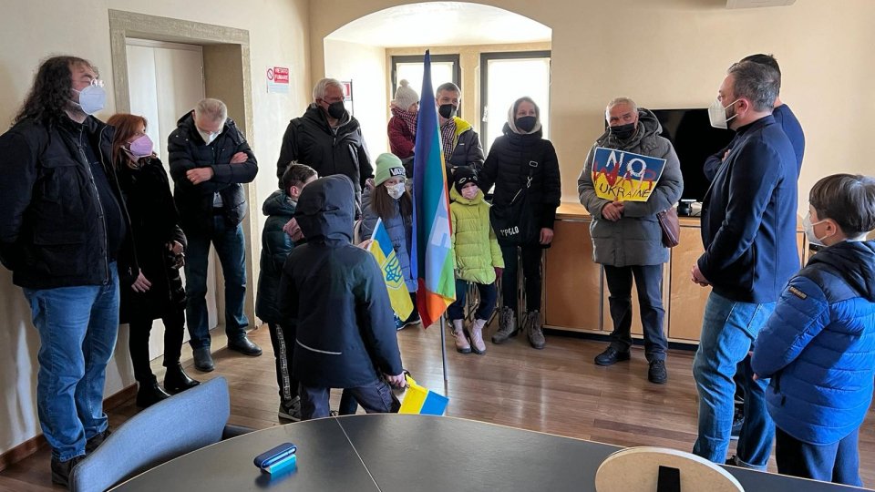 Una rappresentanza di rifugiati ucraini ha incontrato i Segretari di Stato agli Esteri e al Lavoro, Luca Beccari e Teodoro Lonfernini
