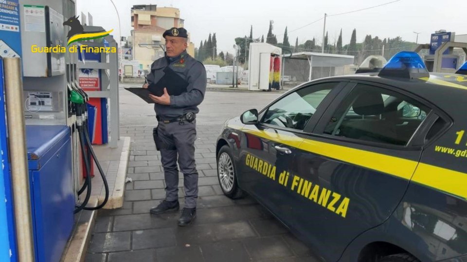 Gdf Rimini: intensificati i controlli ai distributori di benzina
