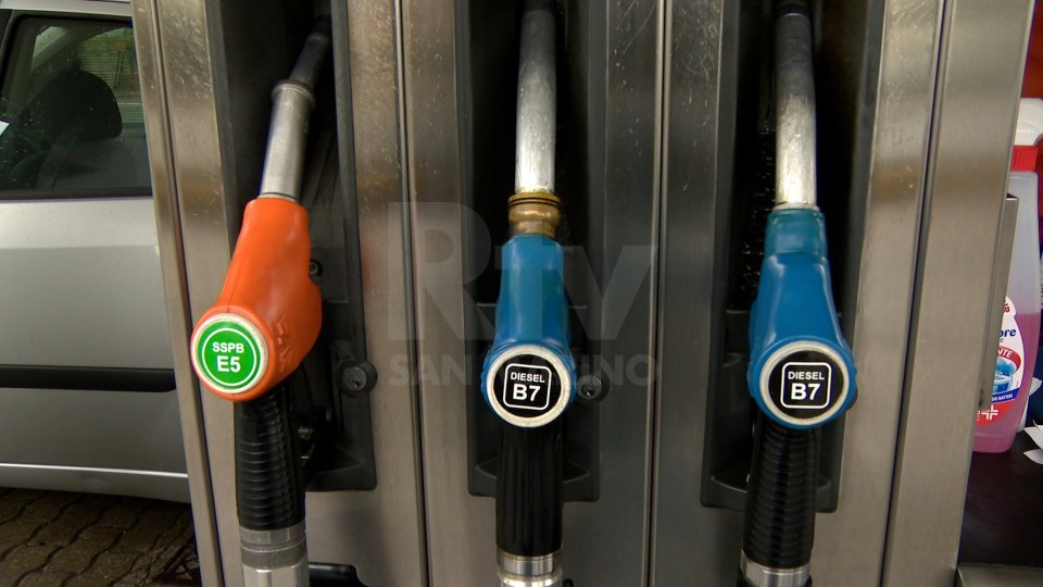 Italia: benzina sotto i due euro da martedì