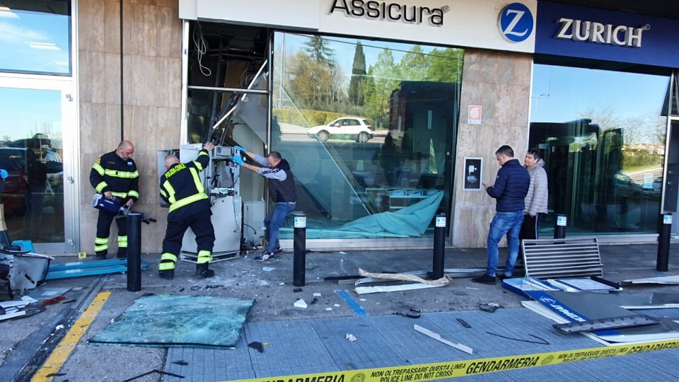 Fiorina: bancomat esploso e soldi rubati