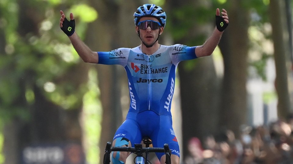 Giro: vince Simon Yates, Carapaz nuovo leader