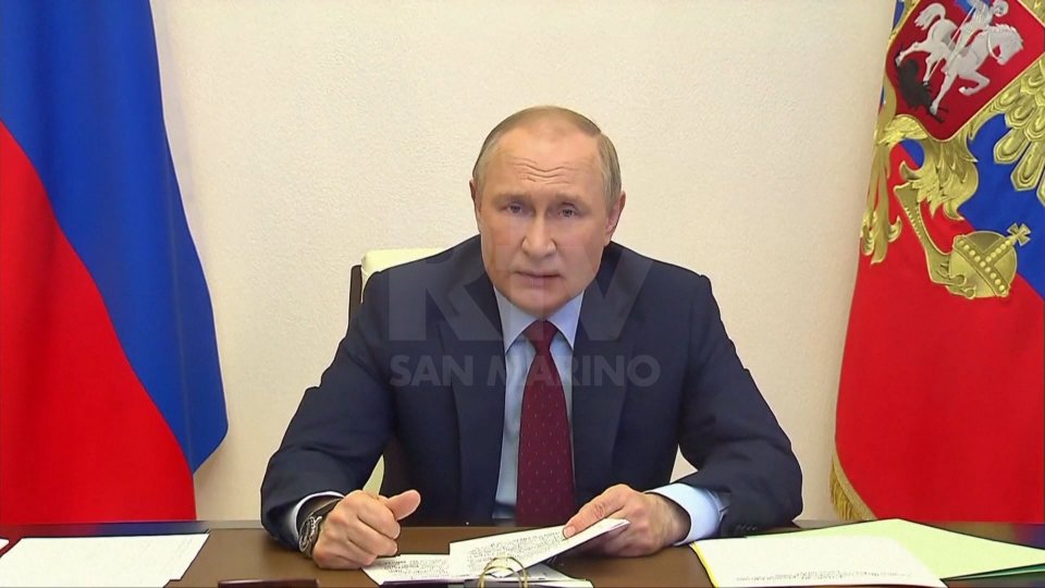 Gli 007 USA: "Putin è malato di cancro". Zelensky: "I russi hanno conquistato il 20% dell'Ucraina"