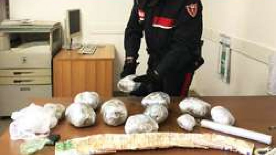 Rimini: un chilo di marijuana in casa, arrestato 20enne albanese