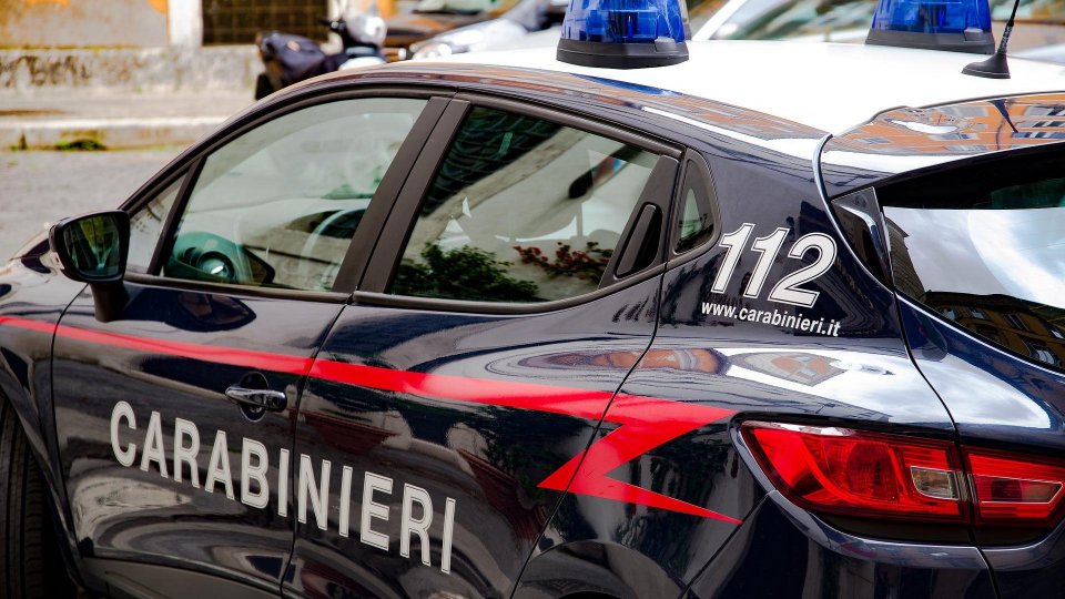 Pesaro-Urbino: morta 67enne in una pozza di sangue a casa, compagno in stato confusionale