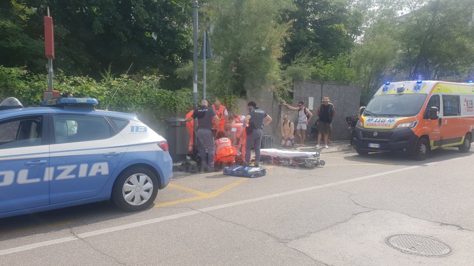 Rimini: turista colto da malore cade a terra, è in ospedale [fotogallery]