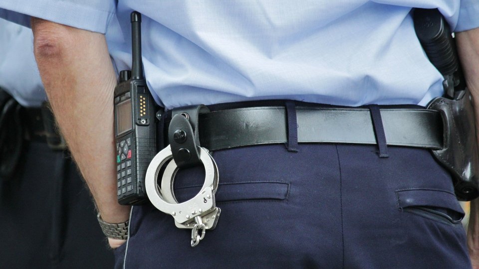 Rimini: arrestato 27enne residente a San Marino, sferrava testate e calci ad agente