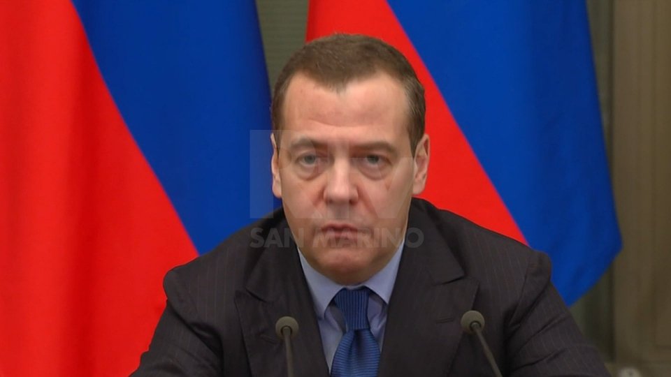Medvedev: "Un'invasione della Crimea dalla Nato porterebbe alla Terza Guerra Mondiale"