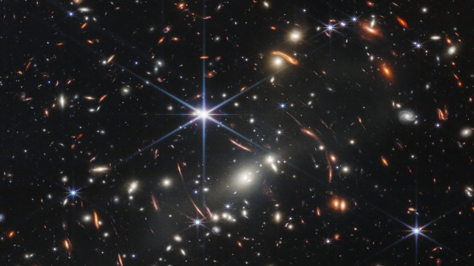 In foto: l'ammasso di galassie SMACS 0723. Fonte: NASA, ESA, CSA.