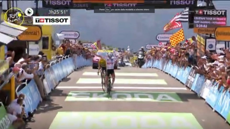 Tour: Pogacar vince la terza tappa, ritirato Caruso
