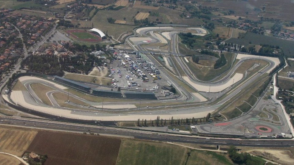 Veduta aerea del Misano World Circuit. Foto Wikipedia di @Toni Pecoraro (Licenza creative commons)
