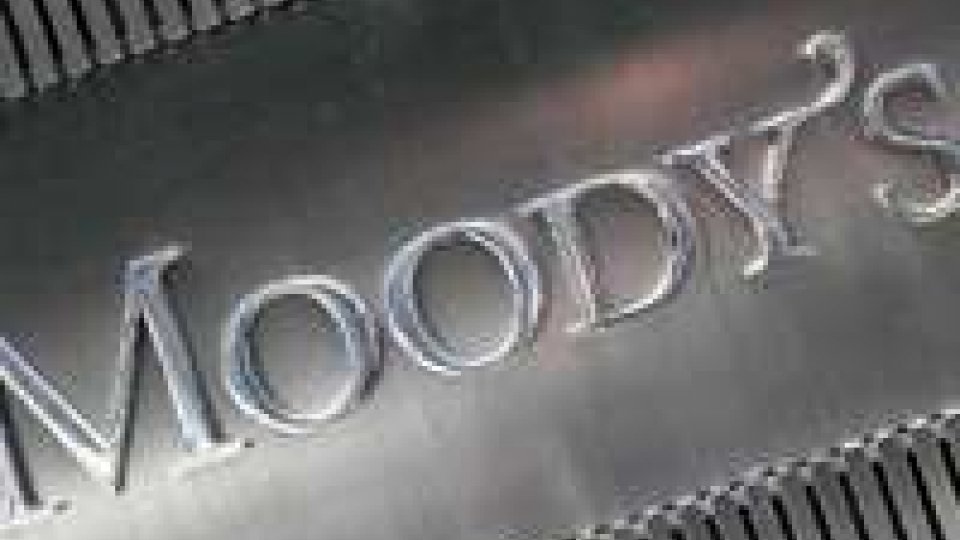 Moody's "taglia" banche, società ed enti locali