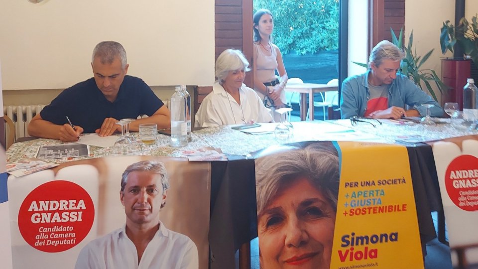 Simona Viola ieri con Andrea Gnassi e i cittadini dell'entroterra riminese: lavoreremo a 4 mani per il territorio