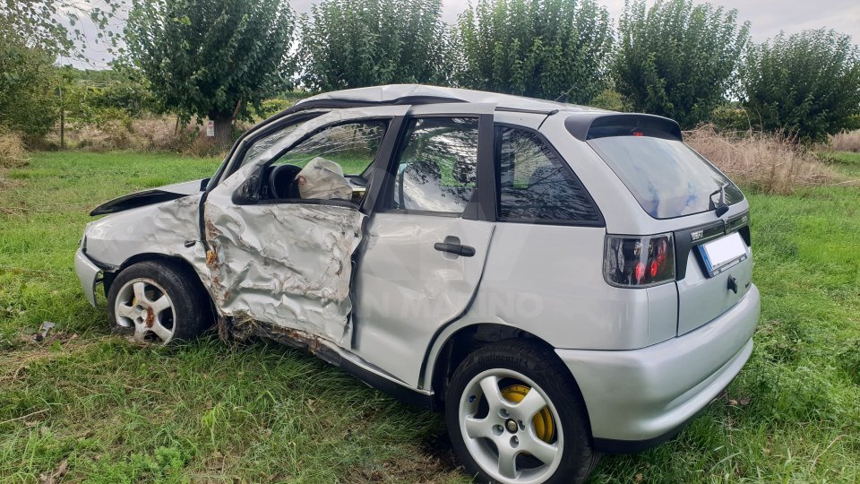Incidente Rimini: ventenne si schianta con l'auto, è grave [fotogallery]