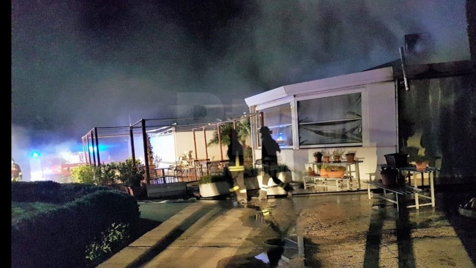 A fuoco Villa Resort di Tavullia: ingenti danni al locale [Fotogallery]