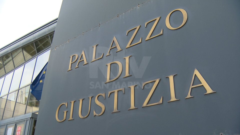 Rimini: presunti abusi su un 13enne autistico, indagato educatore