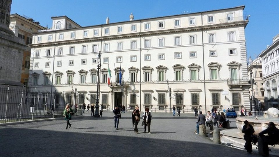In foto: Palazzo Chigi. Immagine di @Geobia. (Licenza creative commons)