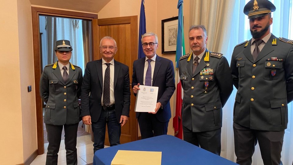 Firma del protocollo tra GdF e Provincia per monitoraggio e controllo dei progetti finanziati dal Piano Nazionale di Ripresa e Resilienza (PNRR)