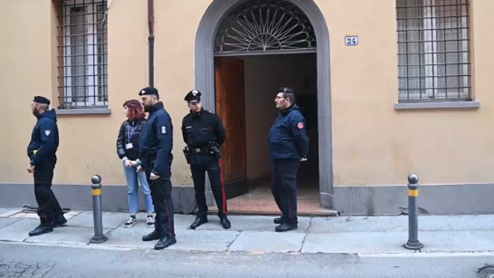 Tentato femminicidio a Bologna, convalidato il carcere per l'uomo