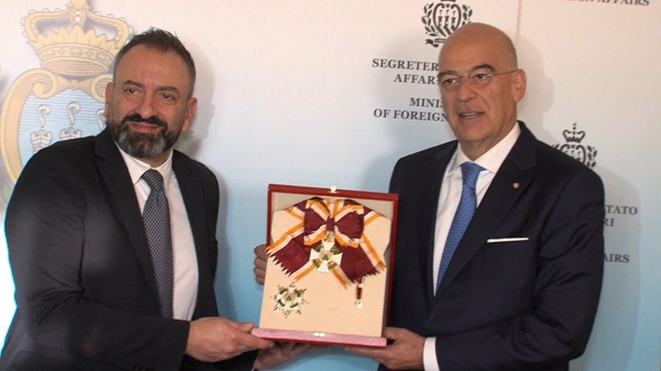 Il ministro degli Esteri greco Nikolaos-Georgios Dendias e il segretario di Stato agli Esteri Luca Beccari