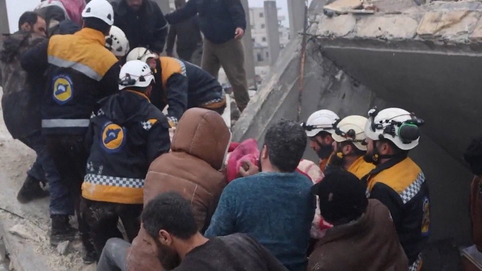 Violento terremoto di magnitudo 7.9 tra Turchia e Siria, oltre 2.500 i morti. Bilancio in aggiornamento