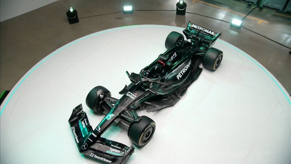 La Mercedes torna in nero: presentata la monoposto di Hamilton e Russell
