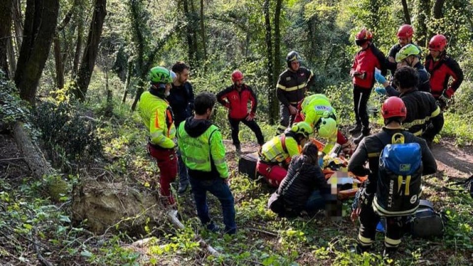 Soccorso Alpino e Speleologico E.R. salva 13enne caduto in bici nel bosco di Montegibbio