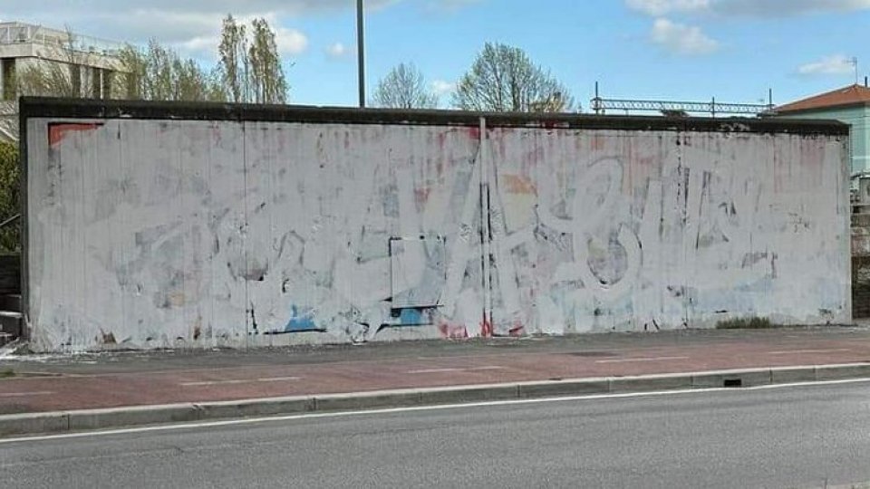Rimini: murales cancellato, 'esorcista' ammette: "Sono stato io"
