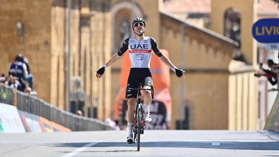 Giro Sicilia: Finn Fisher-Black vince la prima tappa