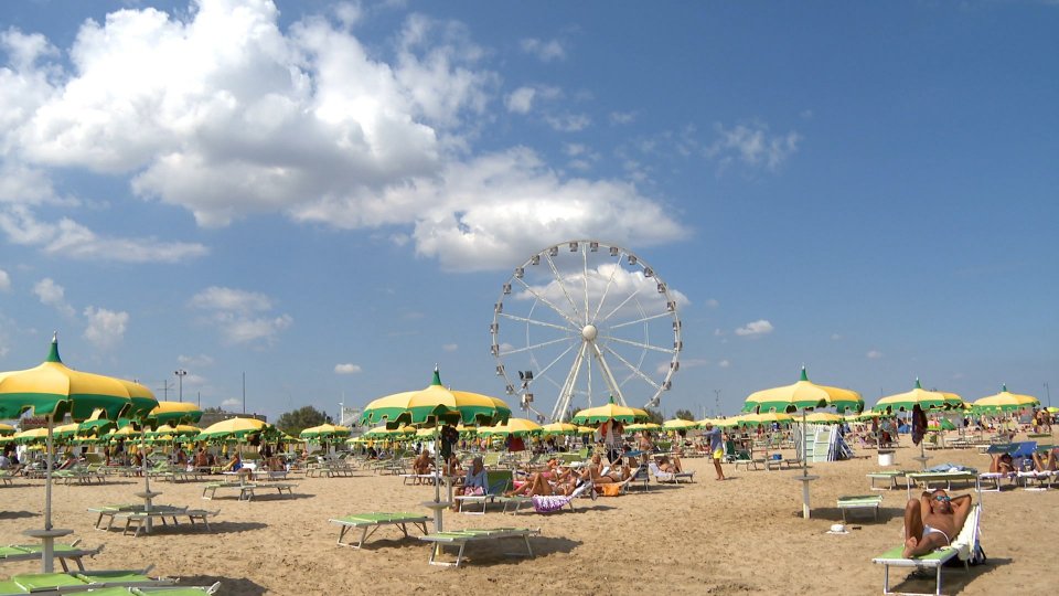 Spiaggia di Rimini. Immagine di repertorioLe reazioni