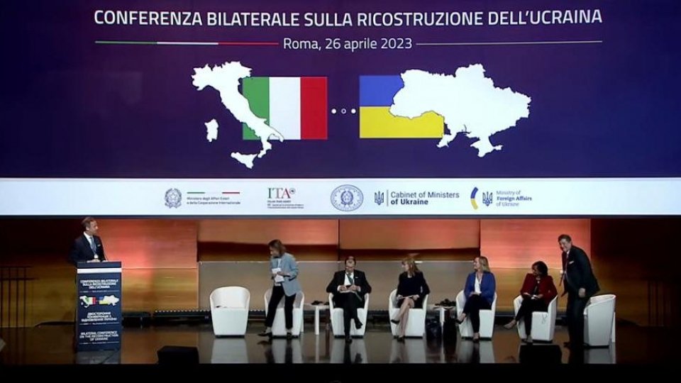 A Roma la conferenza per la ricostruzione dell'Ucraina. Mattarella: "Serve pace che rispetti sovranità"
