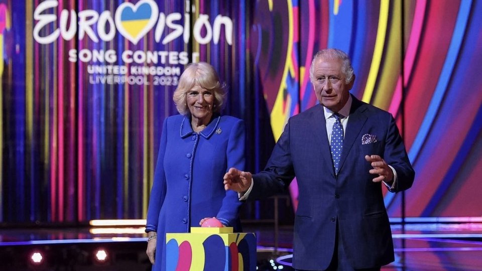 Eurovision 2023: Carlo e Camilla accendono le luci alla Liverpool Arena [Fotogallery]