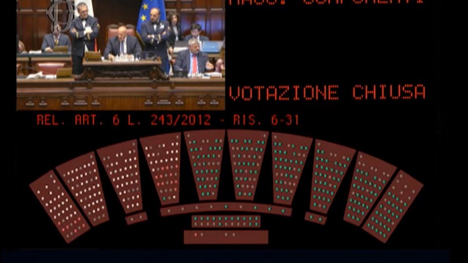 Nel video gli interventi alla Camera del vice presidente Fabio Rampelli e di Francesco Silvestri, deputato M5S