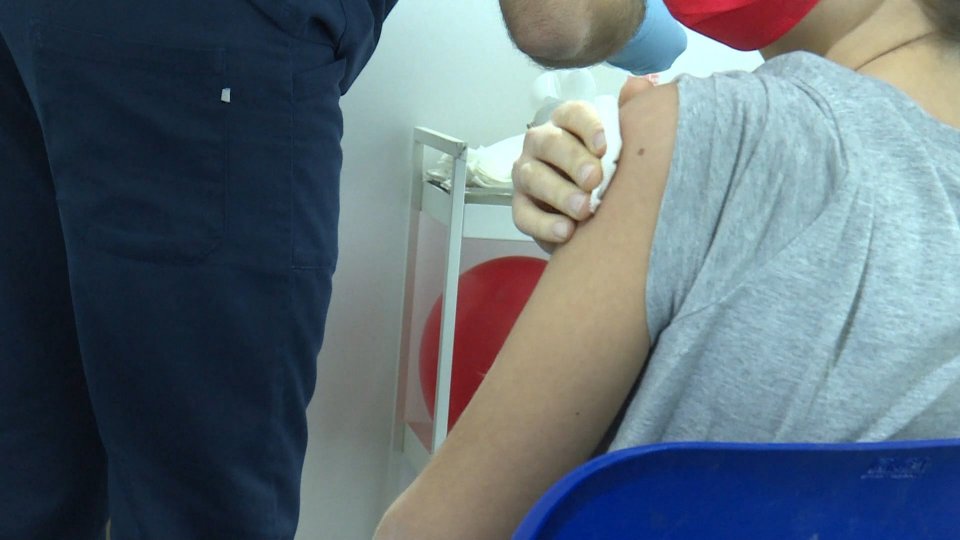 Falsi certificati vaccinali, a Rimini 19 genitori a processo