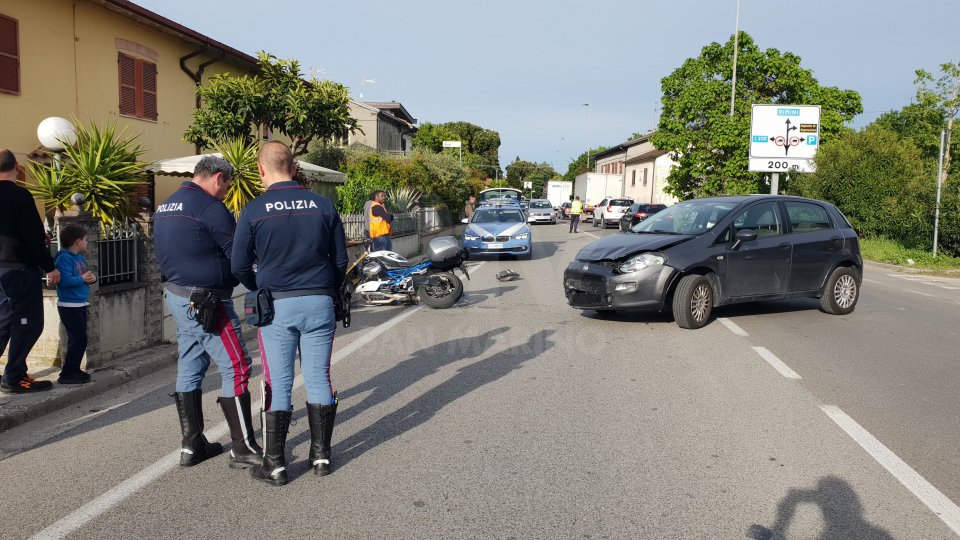 Rimini: scontro auto moto sulla via Emilia, 45enne agli 'Infermi' [fotogallery]