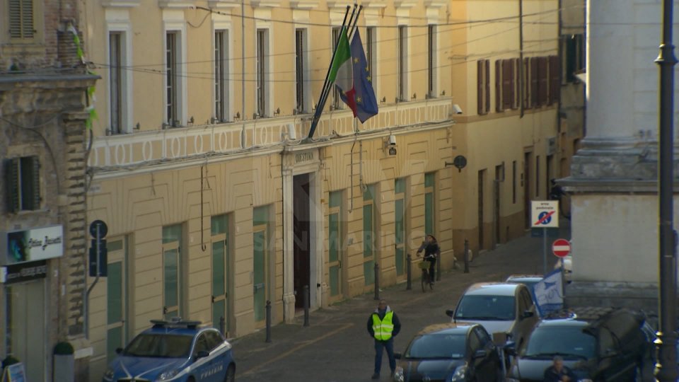Pesaro: fermato ladro seriale, rubati 5mila euro in pompe funebri