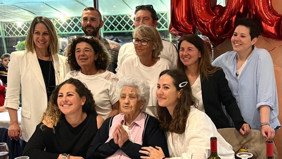 Per una vita è stata la cuoca in alcuni tra i migliori alberghi della città di Riccione: la grande festa per i cento anni per Maria Ercolani