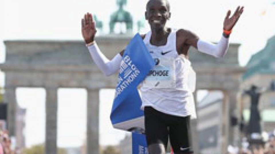 Eliud KipchogeKipchoge vince con record del mondo