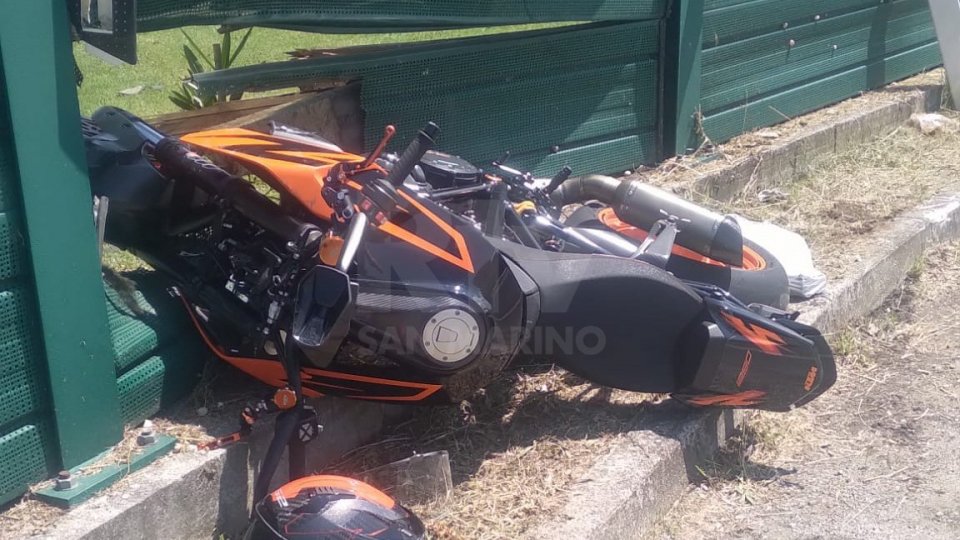 Rimini: ragazzo si schianta con la moto, grave al Bufalini