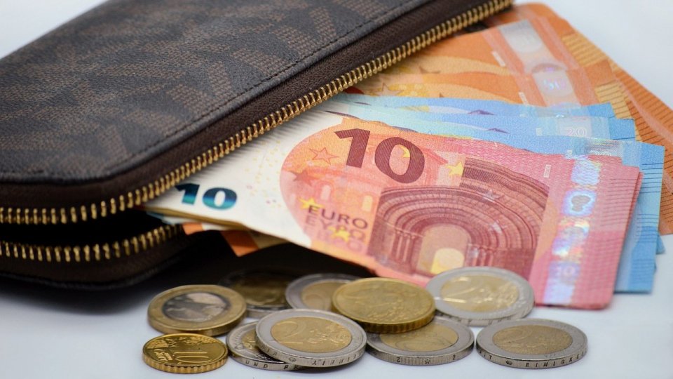 Unicredit: "Con inflazione tenere soldi sul conto non è azzeccato"